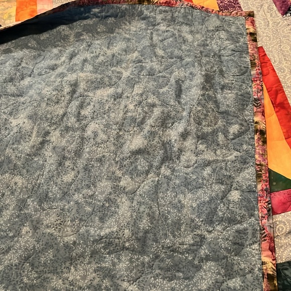 Beautiful Handmade Quilt 🛏️💜💙💚💛 - Picture 5 of 6